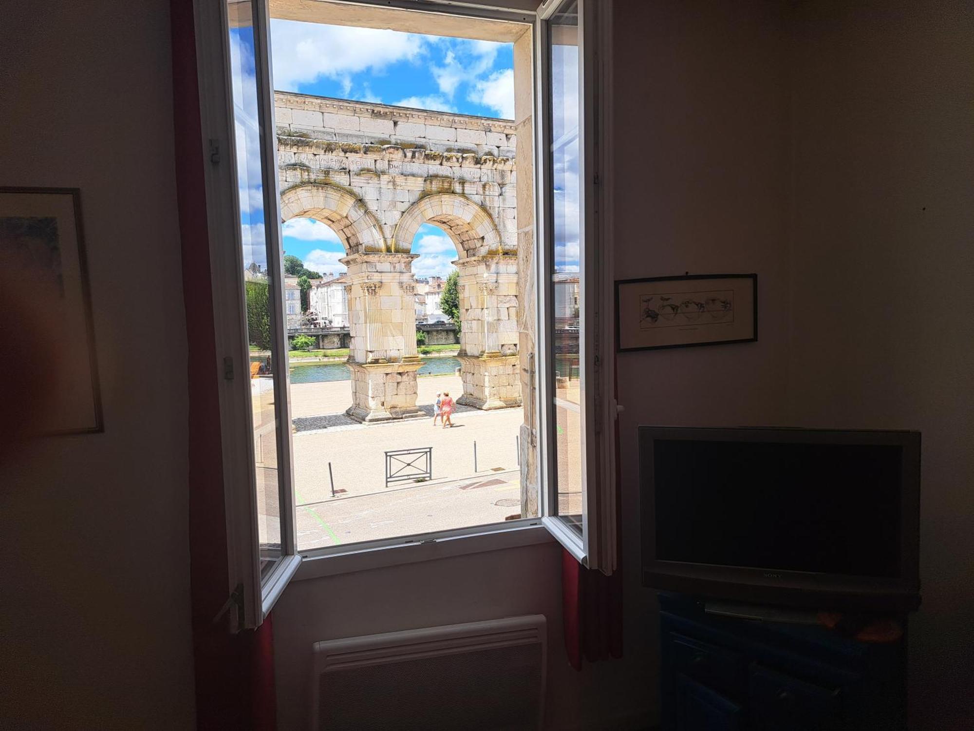 Appartement Vue Panoramique Sur Le Vieux 생트 외부 사진